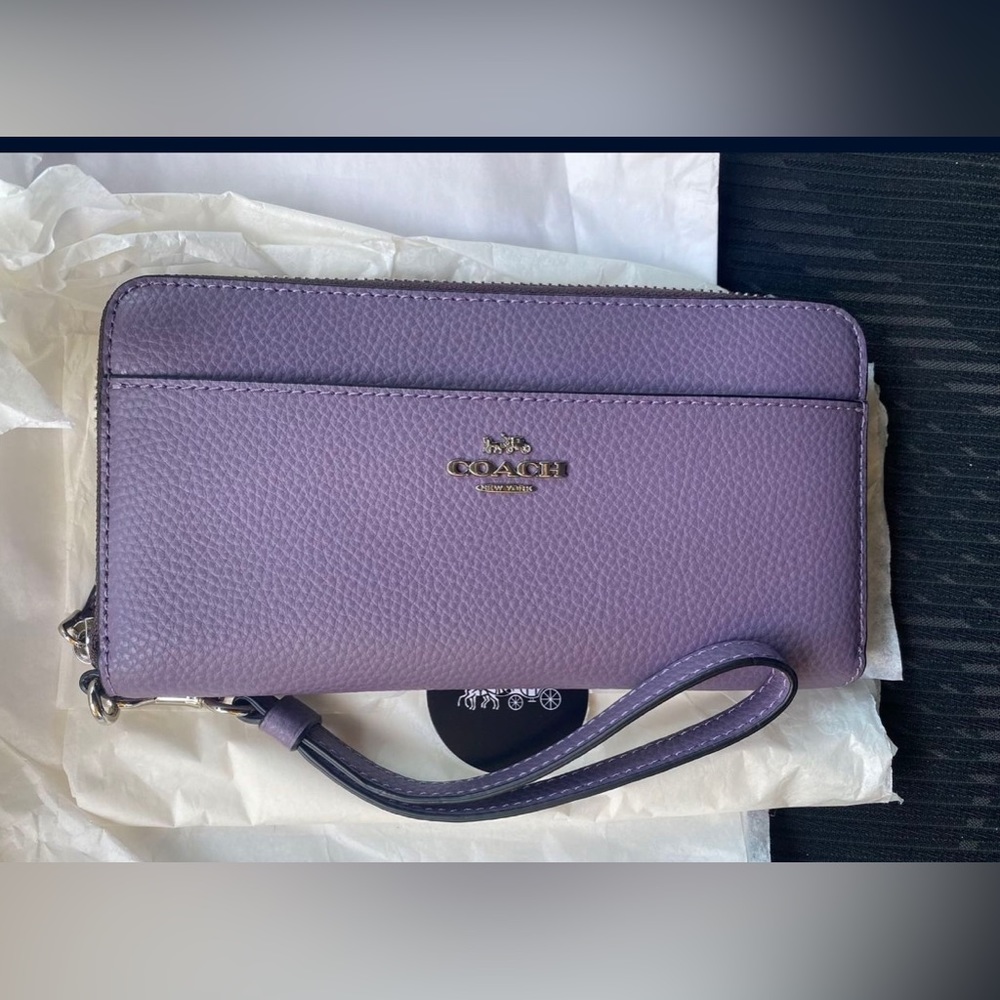 Coach Accordion Zip Wallet With Wristlet Strap
SV/DUSTY LAVENDER